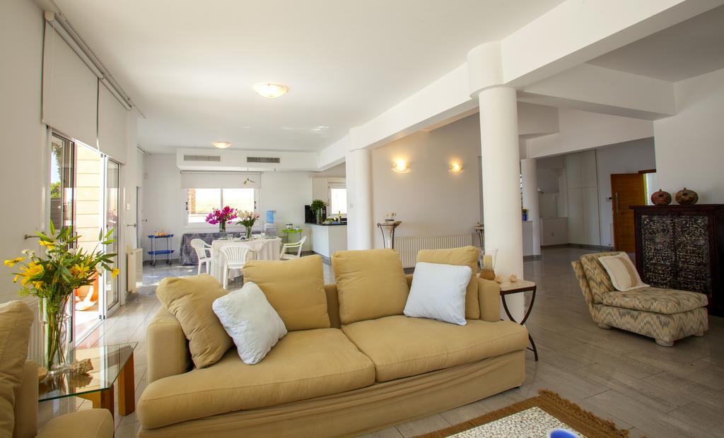 Meneou Beachfront Villa Sunset Perivolia Phòng bức ảnh
