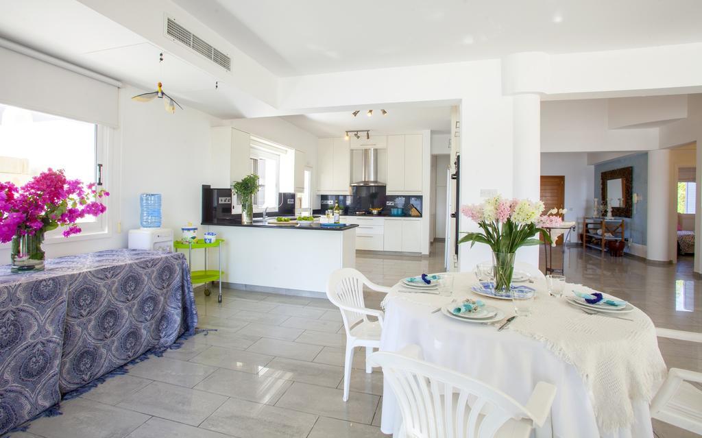 Meneou Beachfront Villa Sunset Perivolia Phòng bức ảnh