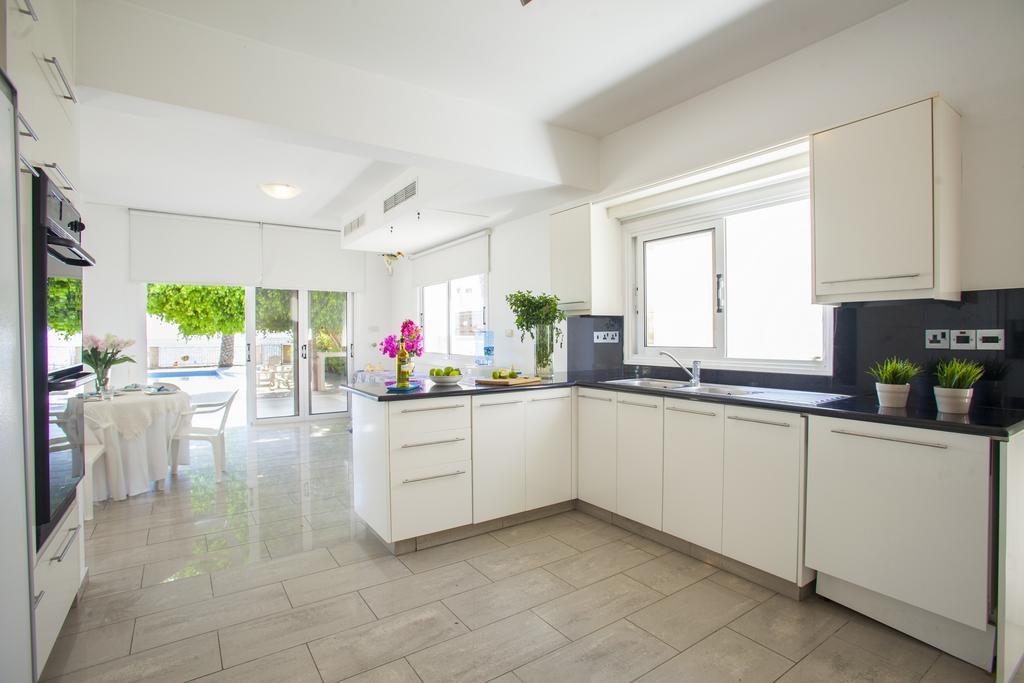 Meneou Beachfront Villa Sunset Perivolia Phòng bức ảnh
