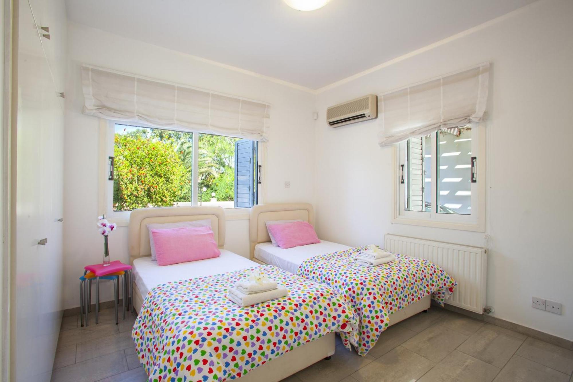 Meneou Beachfront Villa Sunset Perivolia Ngoại thất bức ảnh