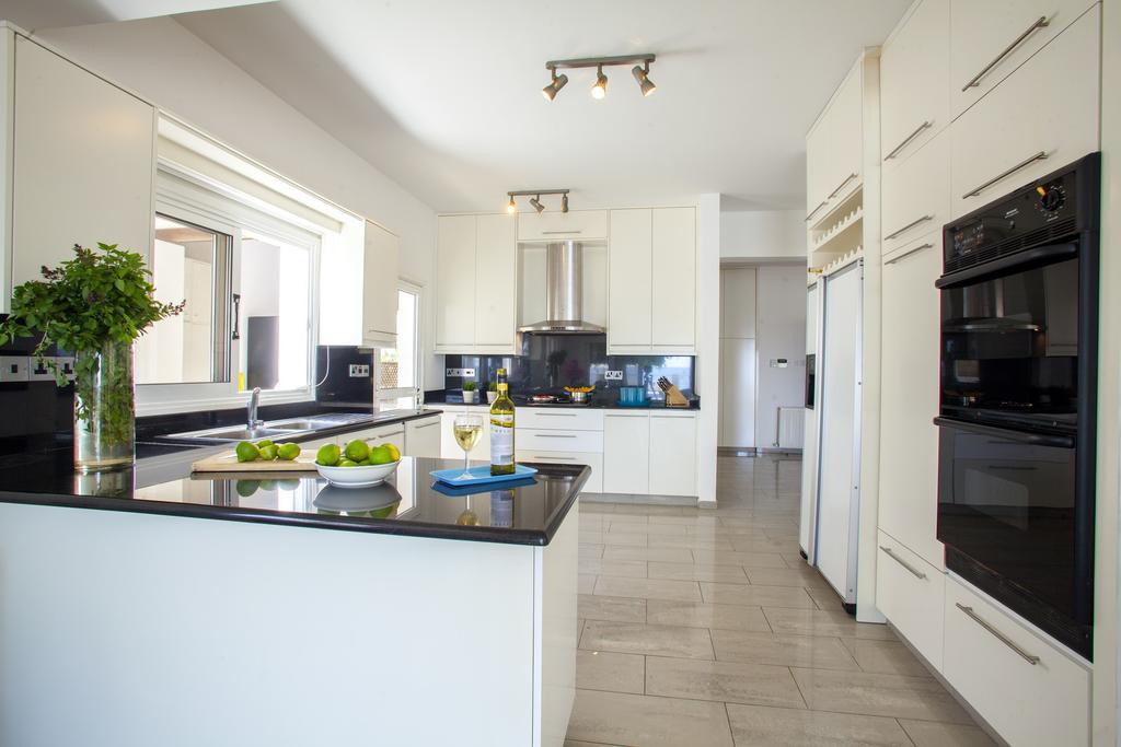 Meneou Beachfront Villa Sunset Perivolia Phòng bức ảnh