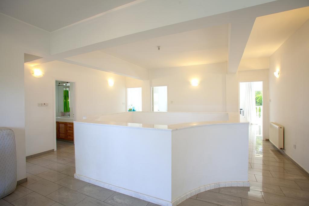 Meneou Beachfront Villa Sunset Perivolia Phòng bức ảnh