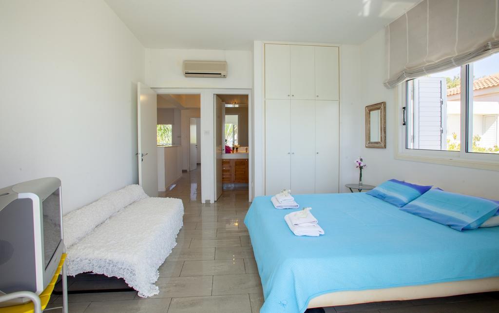 Meneou Beachfront Villa Sunset Perivolia Phòng bức ảnh
