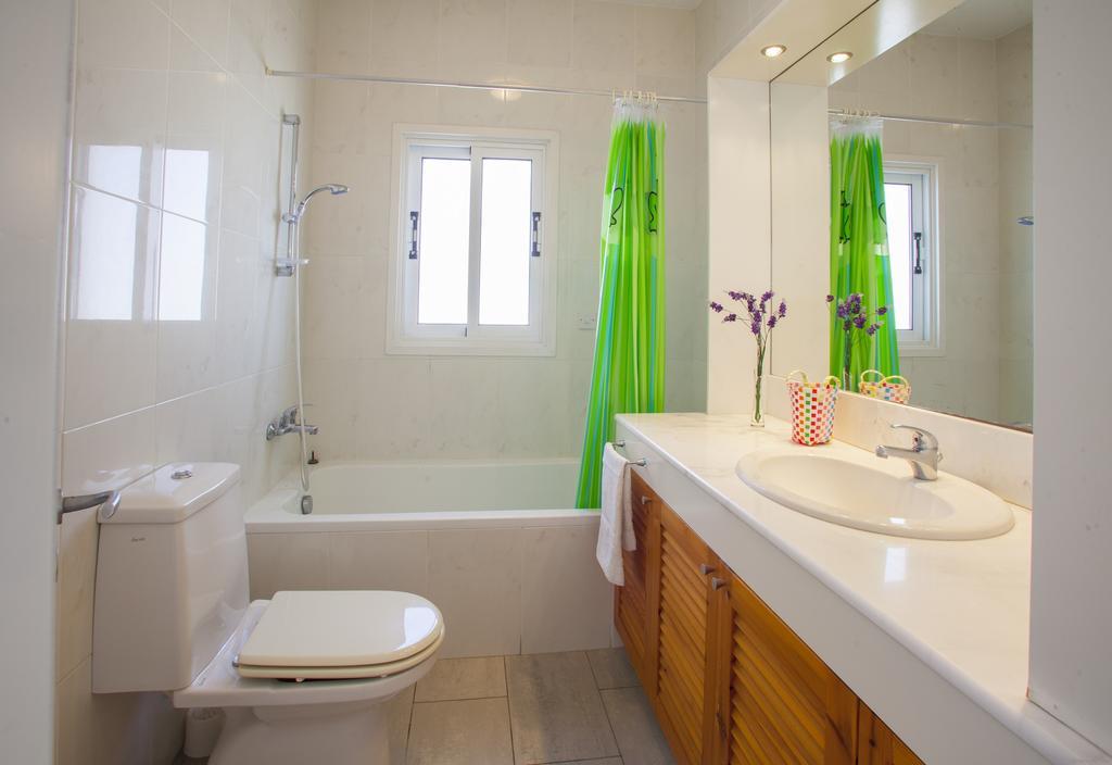 Meneou Beachfront Villa Sunset Perivolia Phòng bức ảnh