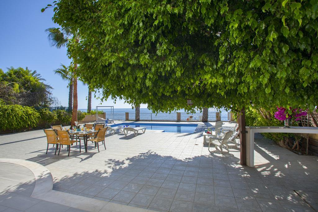 Meneou Beachfront Villa Sunset Perivolia Phòng bức ảnh